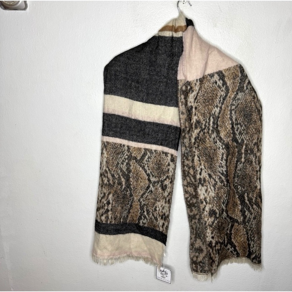Shiraleah Chicago Scarf Shawl Fringe Trim Snakeskin Print Pink Gray Winter Boho